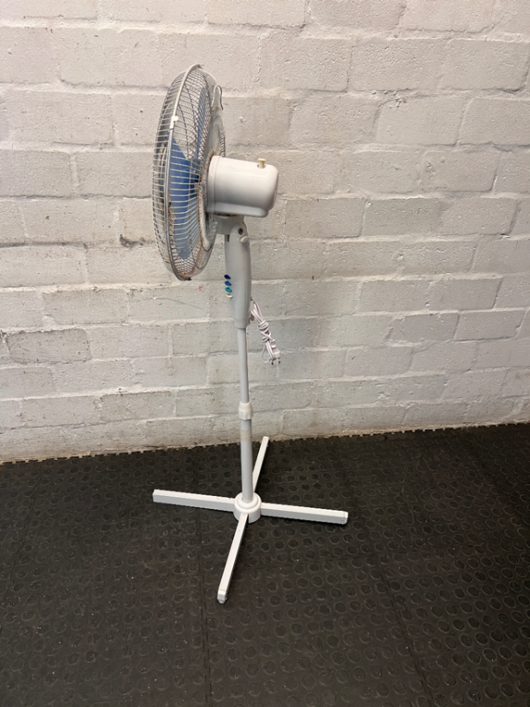 SCE White Pedestal Standing Fan — Working with Heavy Wear and Rust on Guard