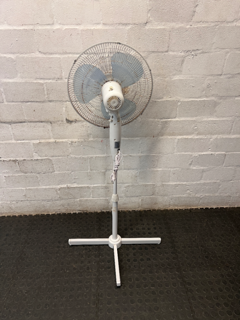 SCE White Pedestal Standing Fan — Working with Heavy Wear and Rust on Guard