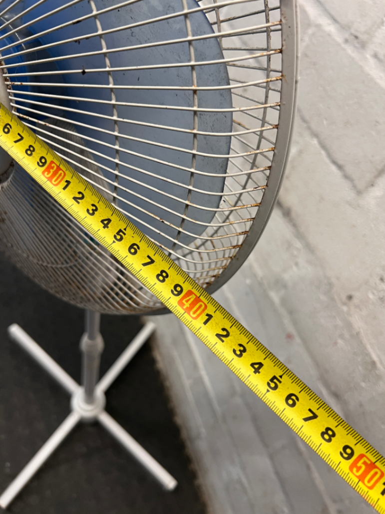 SCE White Pedestal Standing Fan — Working with Heavy Wear and Rust on Guard
