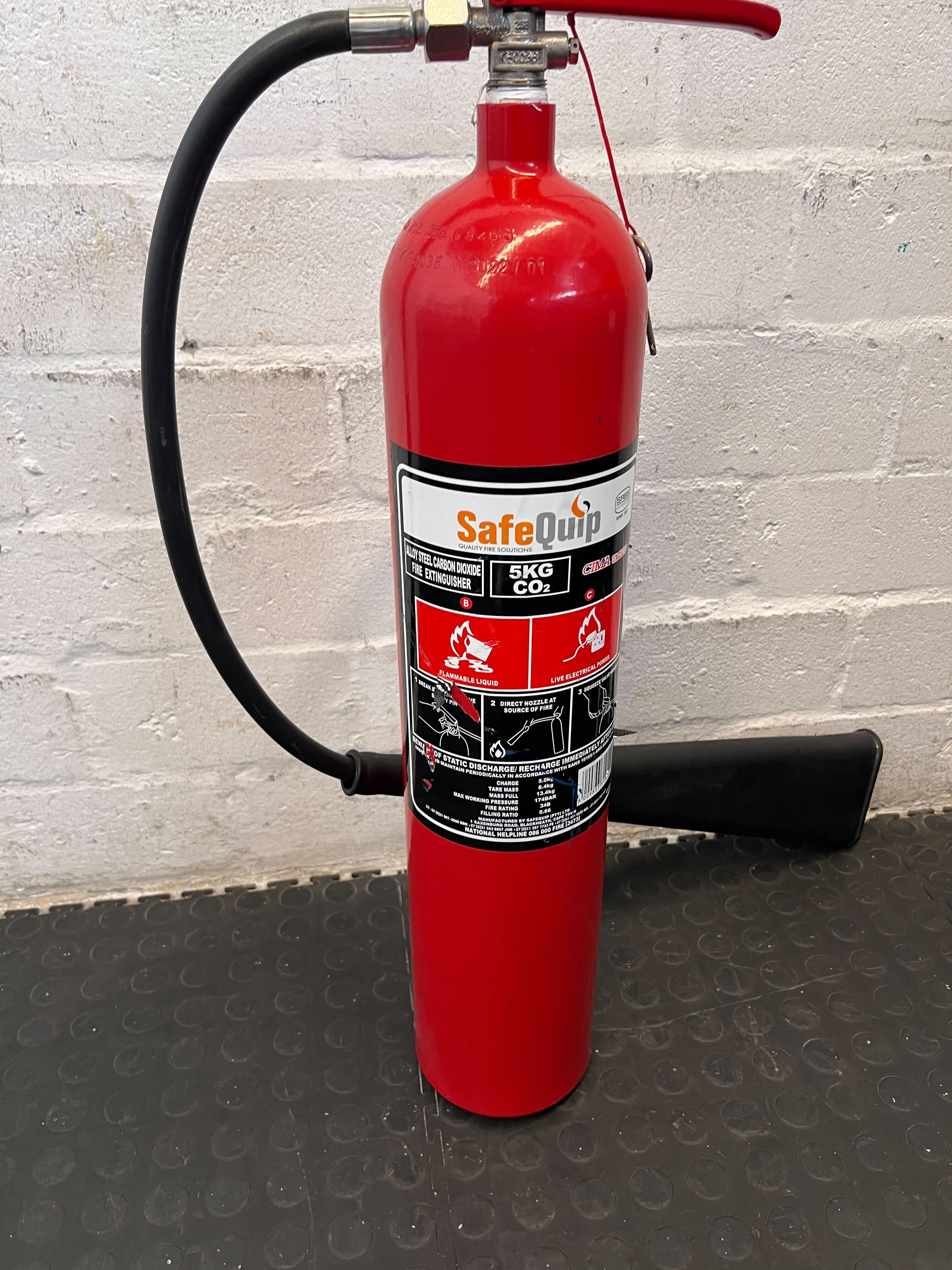 SafeQuip CO2 5kg Fire Extinguisher | 2ndhandwarehouse.com