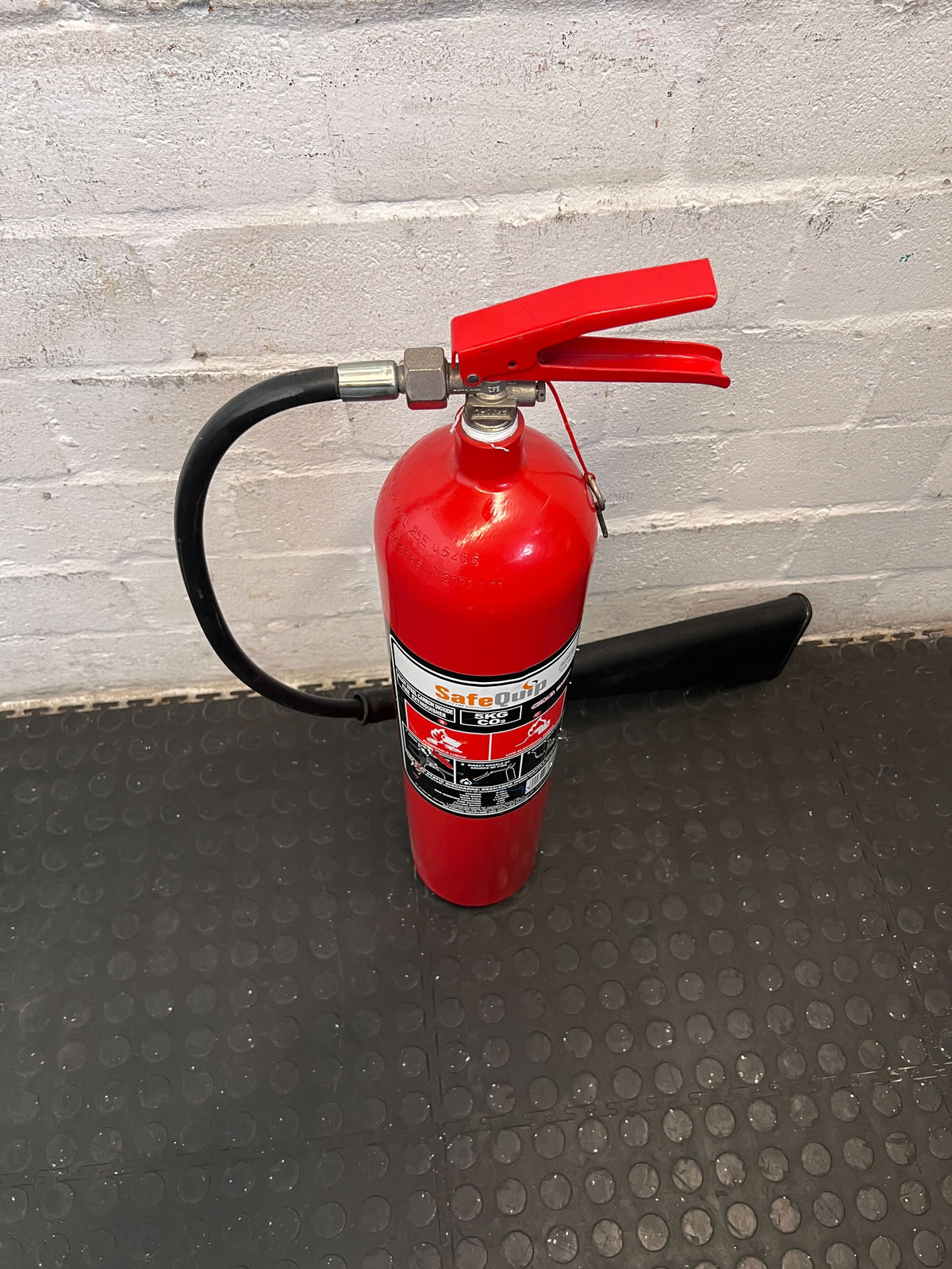 SafeQuip CO2 5kg Fire Extinguisher