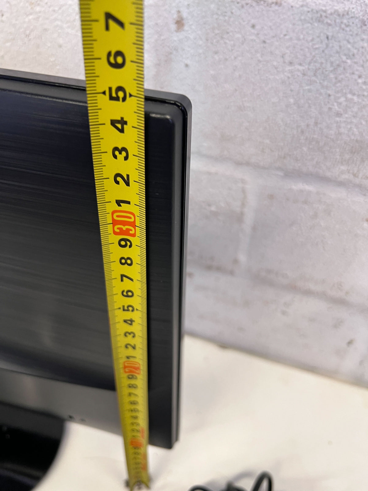 Samsung 19-Inch Black LED Monitor with Minor Scratches - 2ndhandwarehouse.com