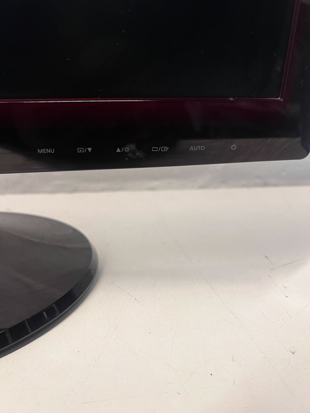 Samsung 21.5" LED Monitor - Glossy Black with Minor Scratches