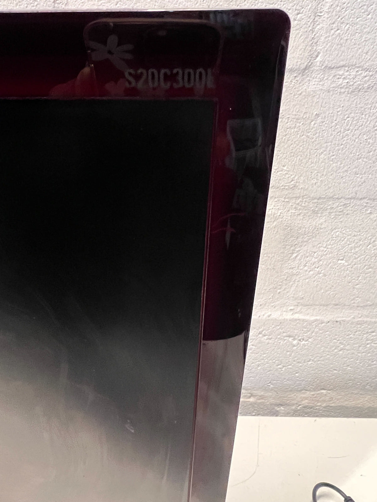 Samsung 21.5" LED Monitor - Glossy Black with Minor Scratches