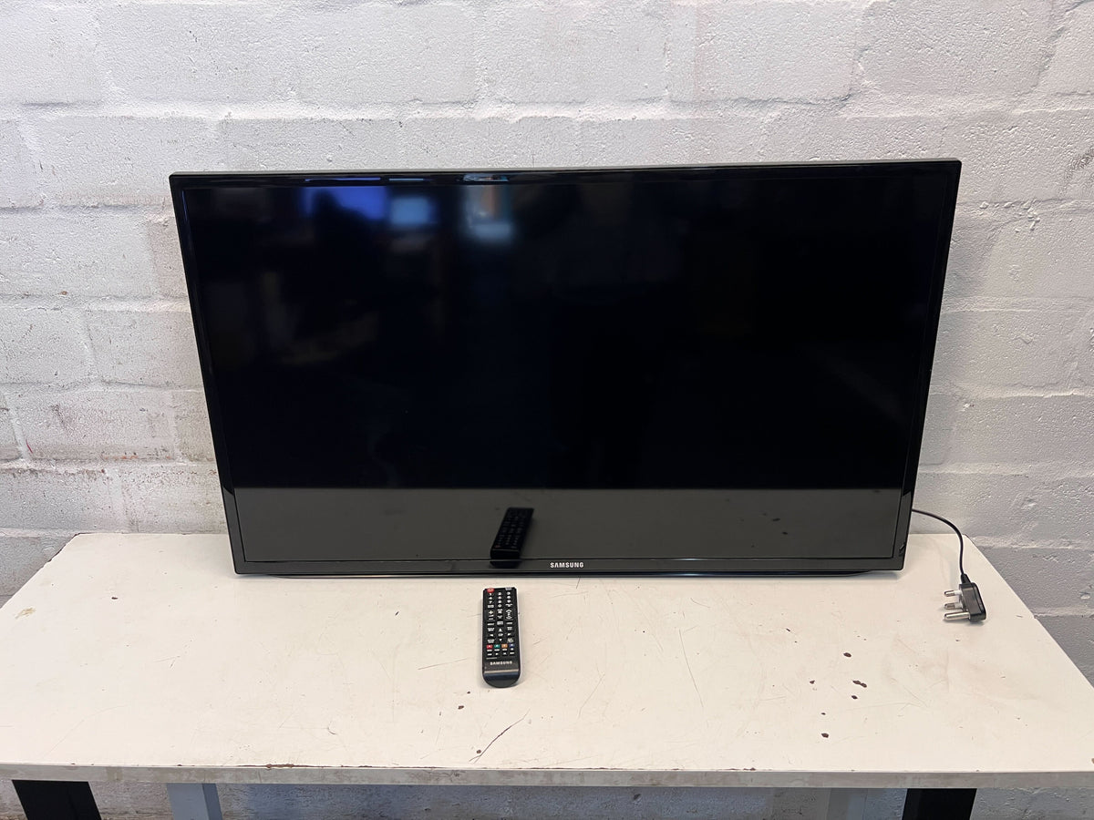 Samsung 40" LED TV with Remote – Minor Scratches - PRICE DROP