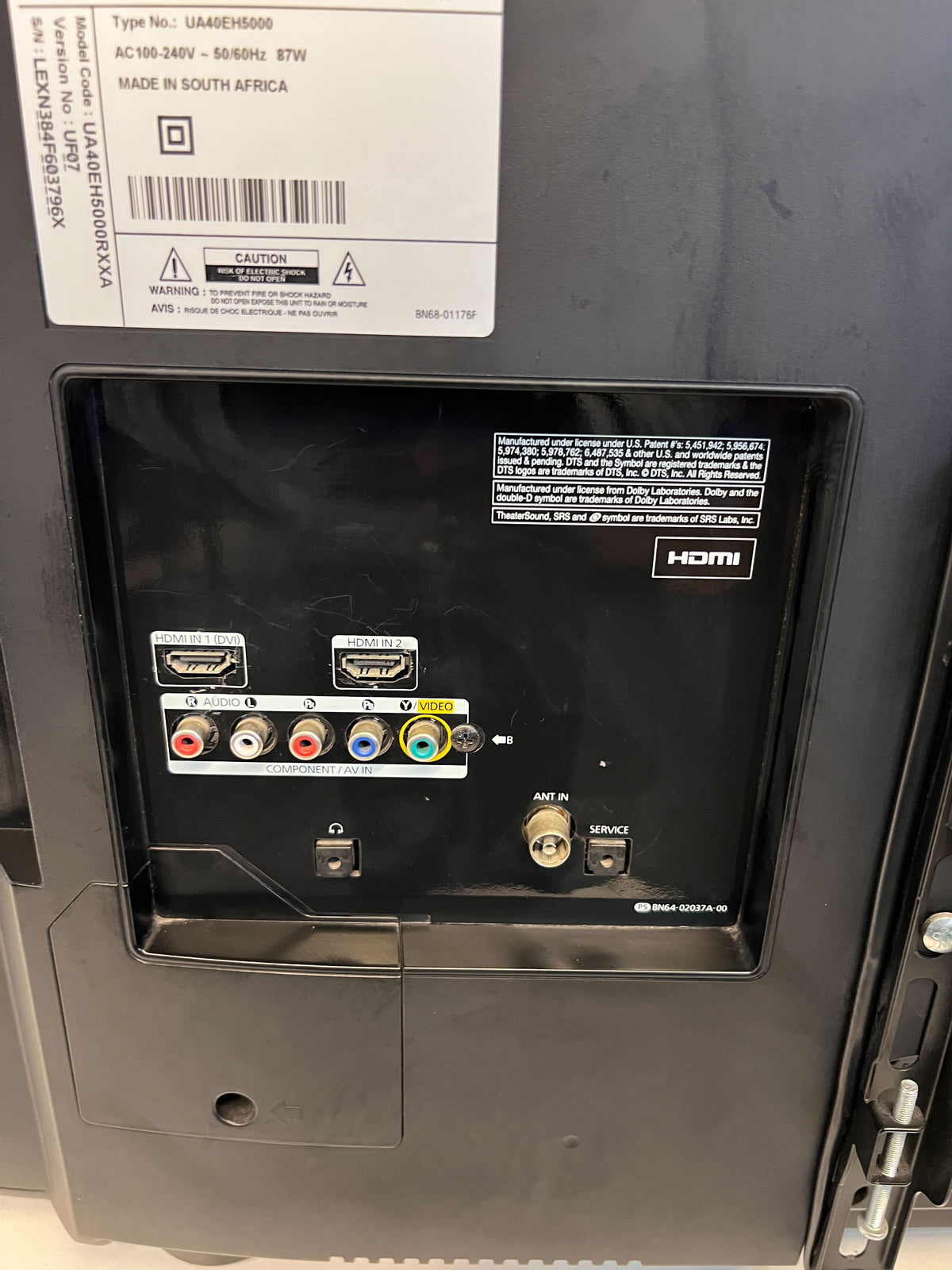 Samsung 40" LED TV with Remote – Minor Scratches - PRICE DROP