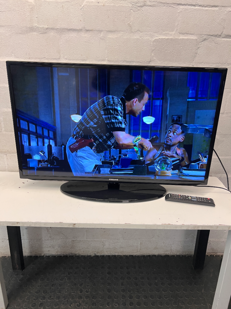 Samsung 40-inch LED TV with Stand and Remote — Good Working Order