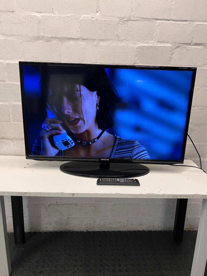 Samsung 40-inch LED TV with Stand and Remote — Good Working Order