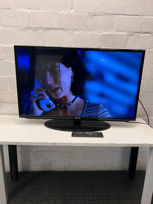 Samsung 40-inch LED TV with Stand and Remote — Good Working Order