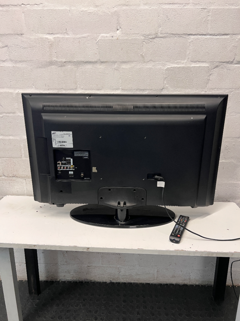 Samsung 40-inch LED TV with Stand and Remote — Good Working Order
