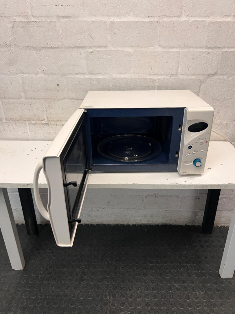 Samsung Countertop Microwave with Grill Function — Good Working Order with Minor Fading to Markings