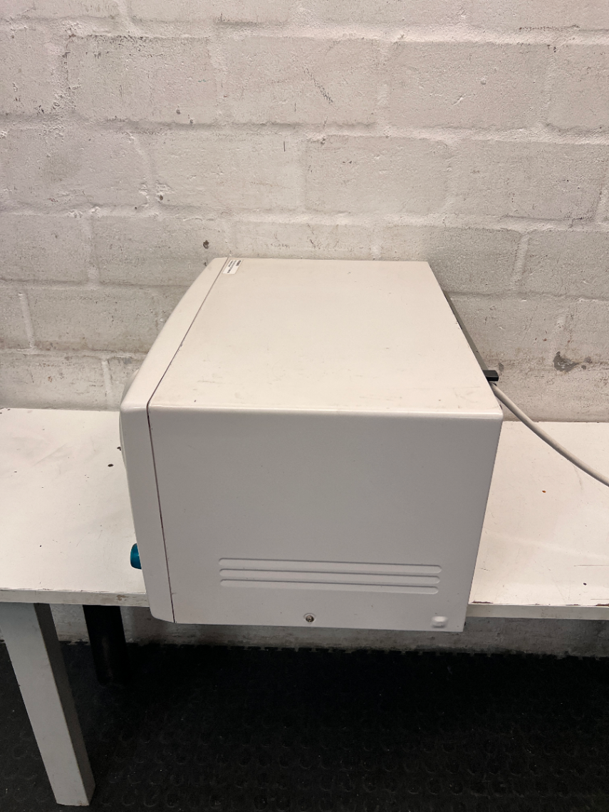 Samsung Countertop Microwave with Grill Function — Good Working Order with Minor Fading to Markings