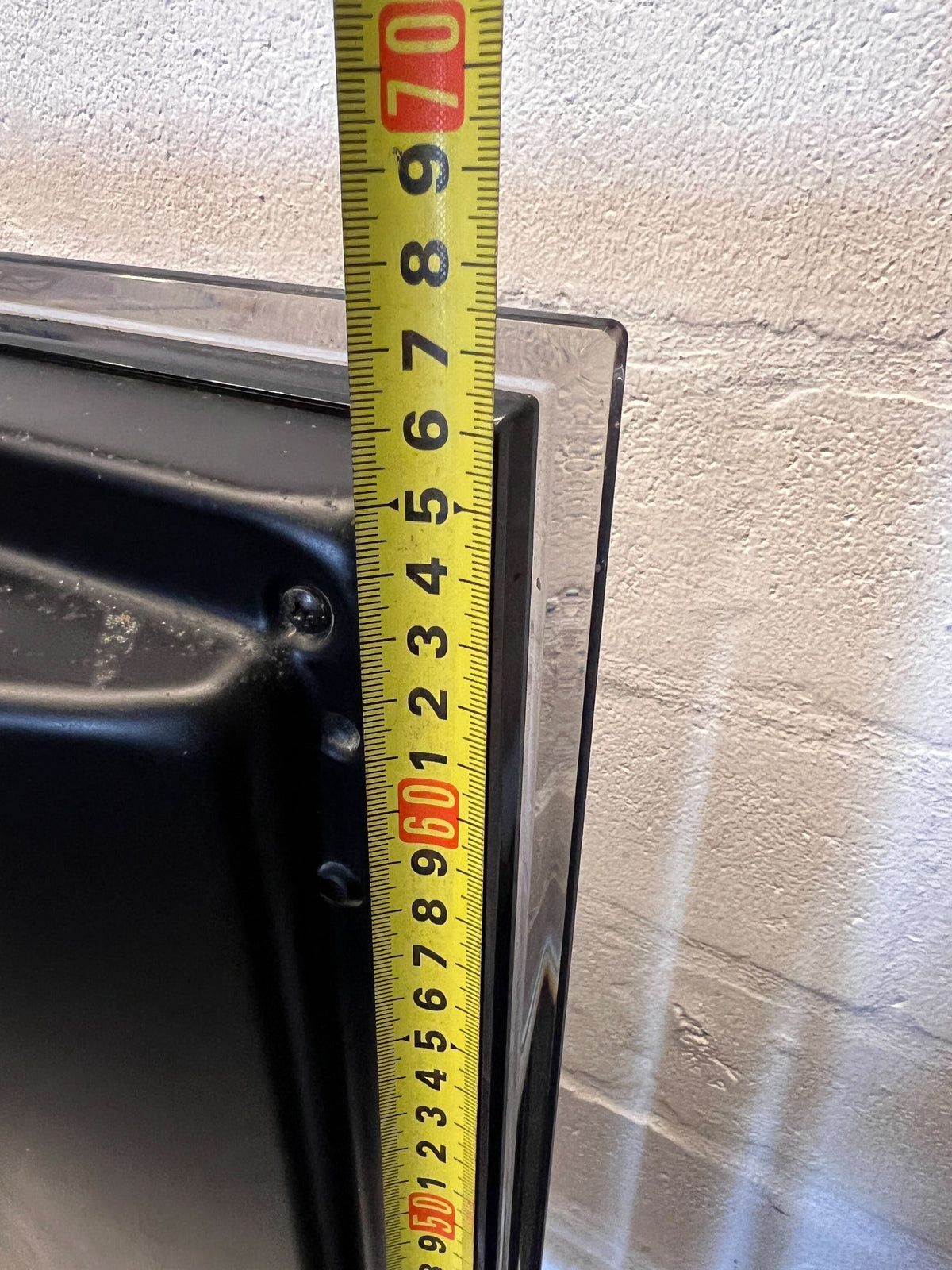 Samsung  Flat Screen TV with Remote - HAS LINES