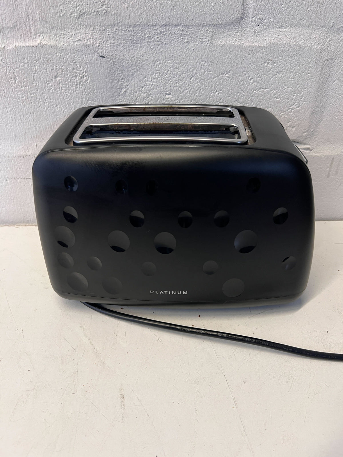 Sleek Black 2-Slice Toaster – Perfect Breakfast Companion