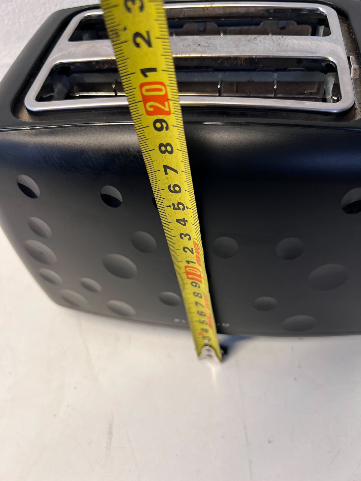 Sleek Black 2-Slice Toaster – Perfect Breakfast Companion