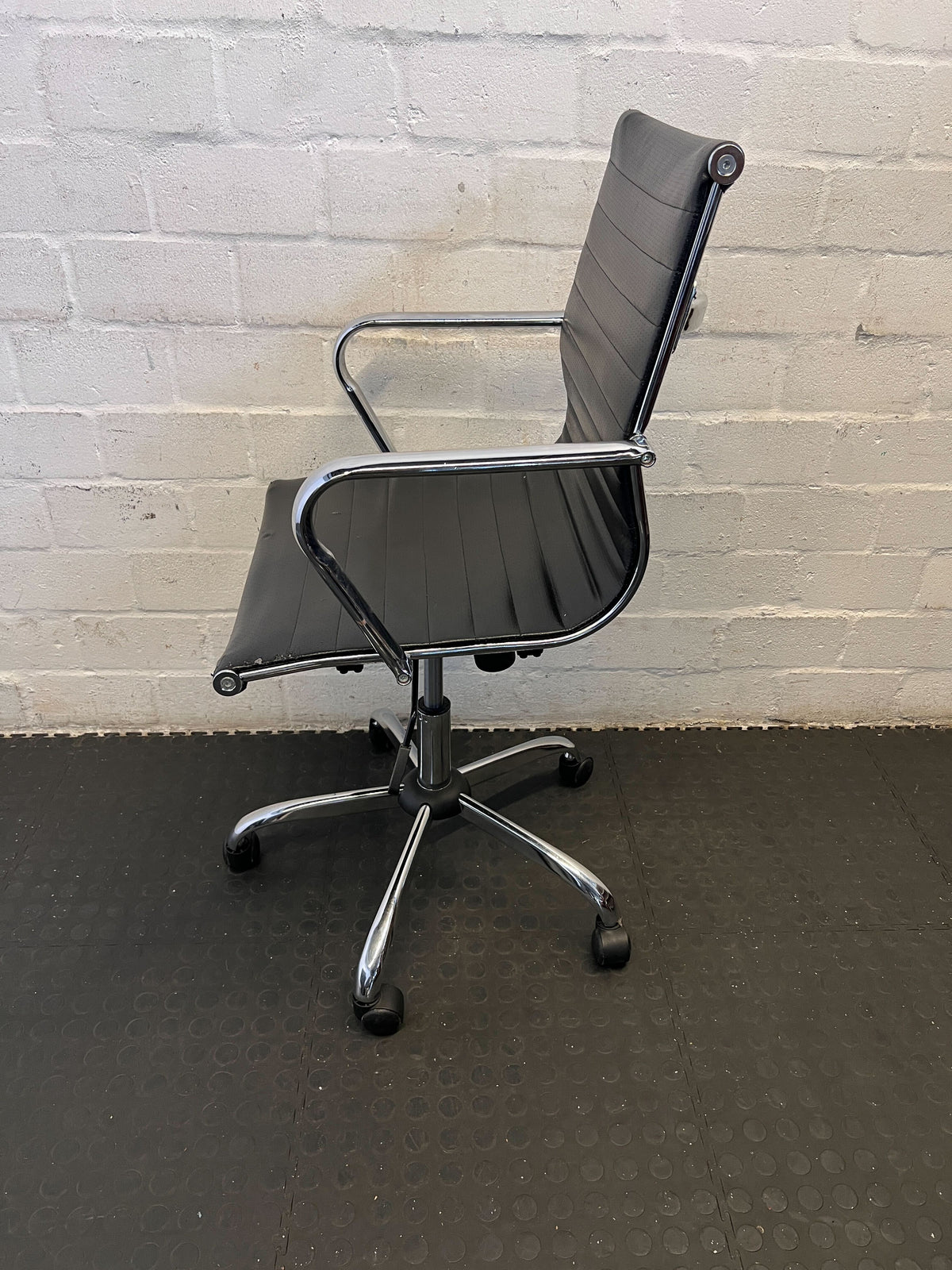 Sleek Black Office Chair with Chrome Accents – Minor Wear
