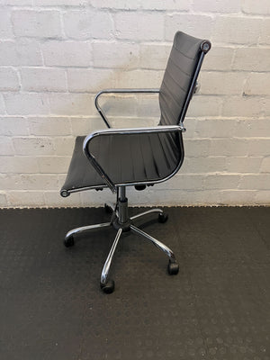 Sleek Black Office Chair with Chrome Accents – Minor Wear
