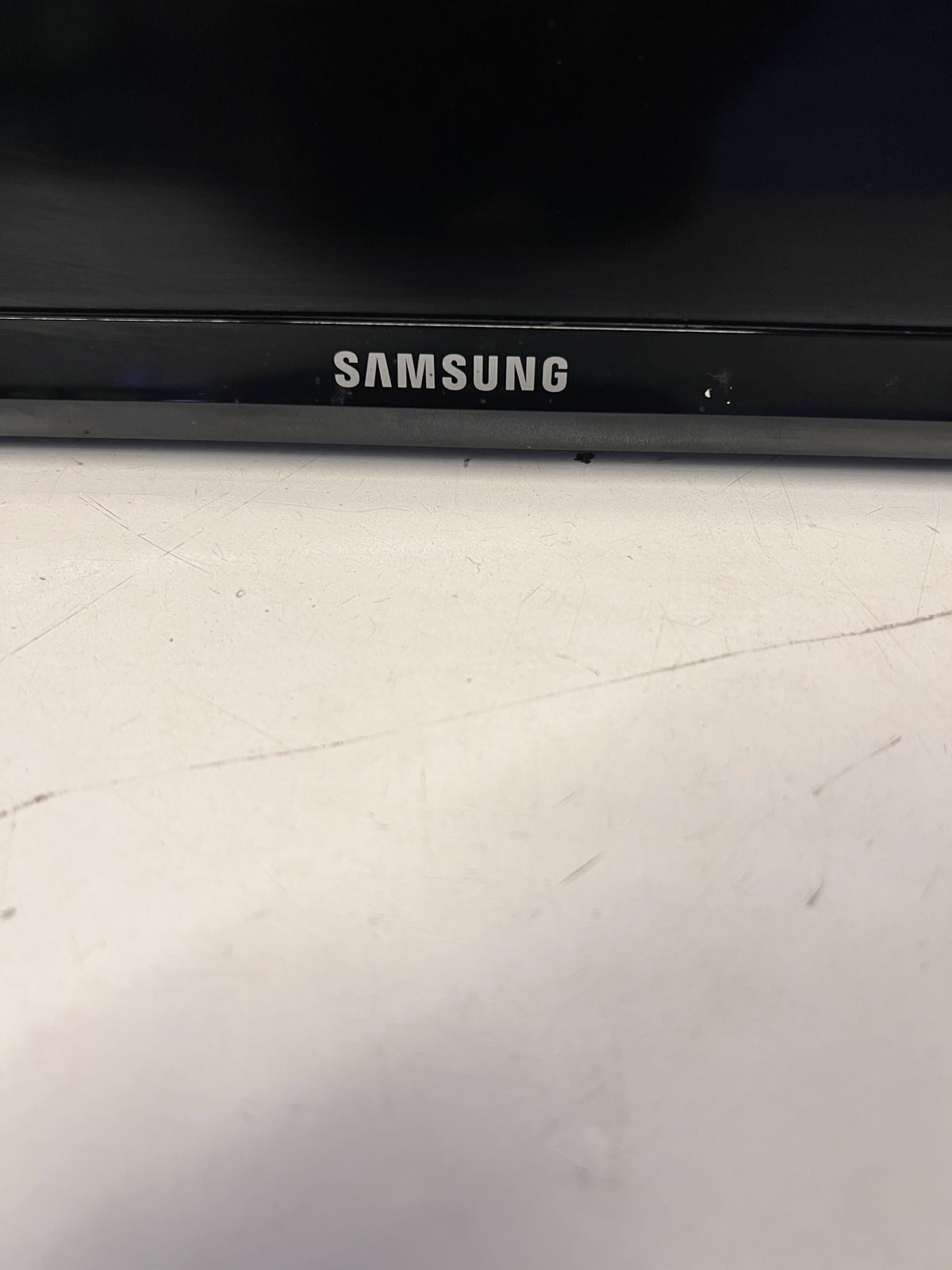 Samsung 32-Inch LED TV - Does Not Have A Stand and a Remote