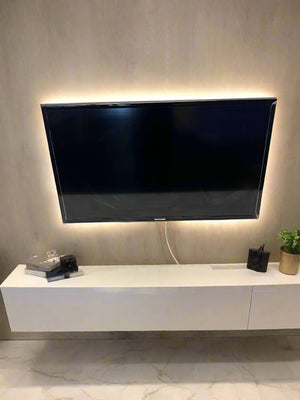 Samsung 32-Inch LED TV - Does Not Have A Stand and a Remote