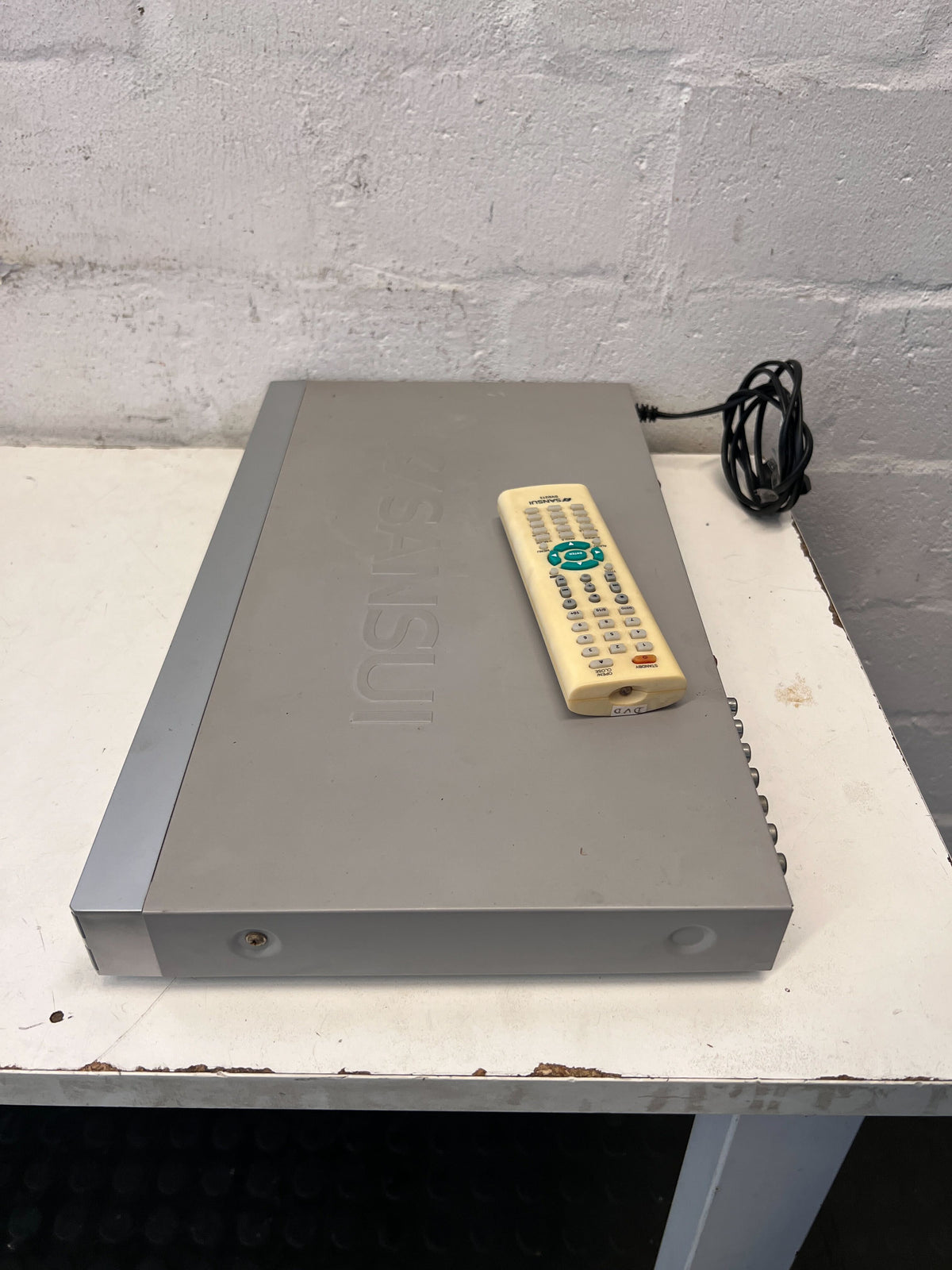 Sleek Silver DVD Player with Remote – Minor Scratches