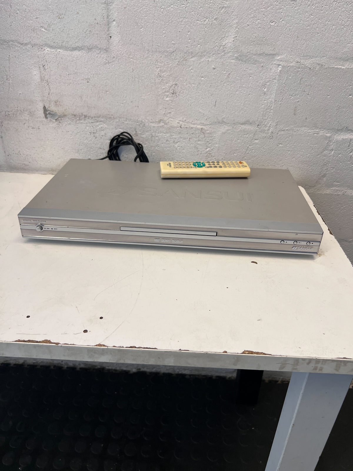 Sleek Silver DVD Player with Remote – Minor Scratches