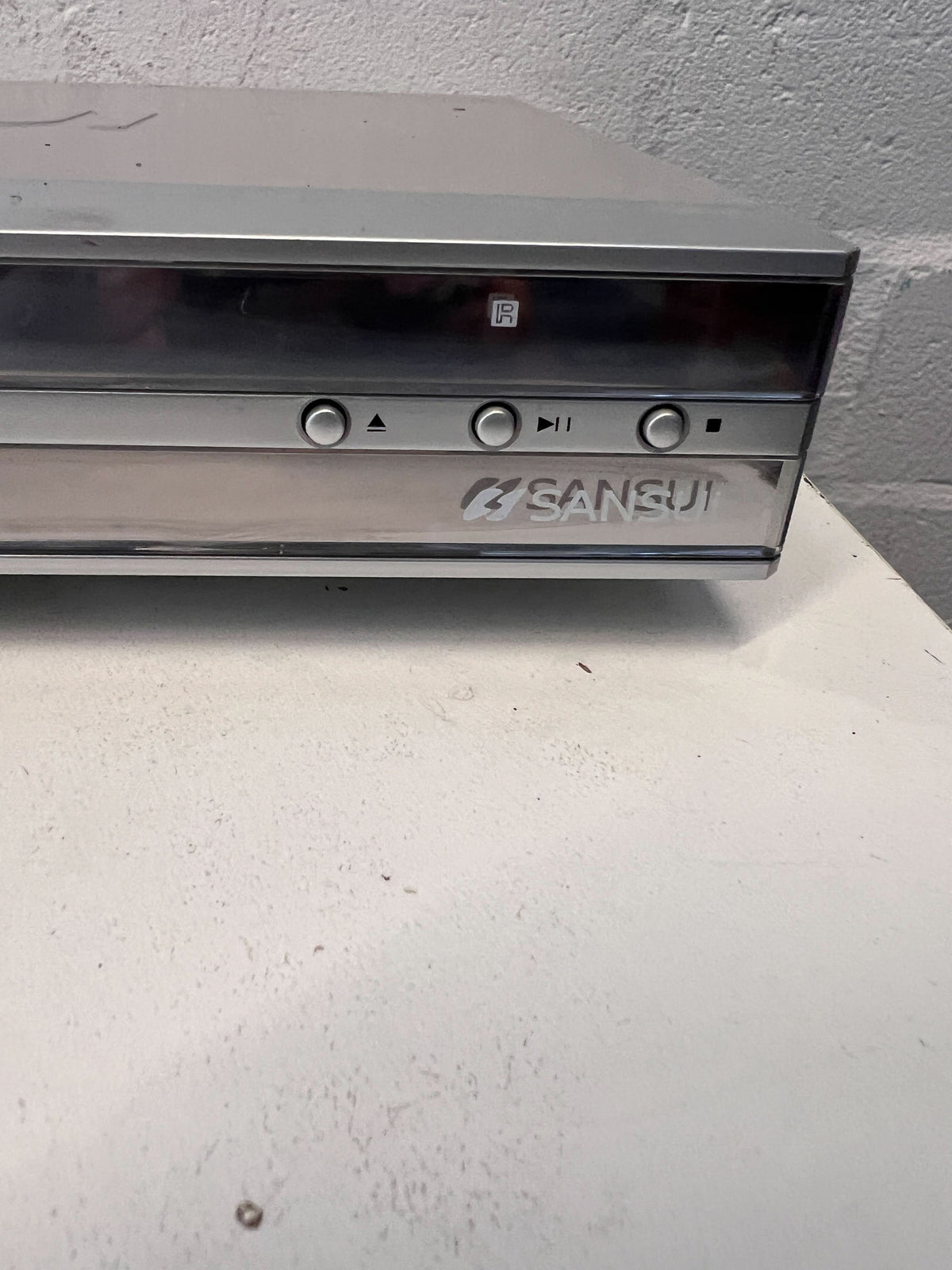 Sleek Silver DVD Player with Remote – Minor Scratches