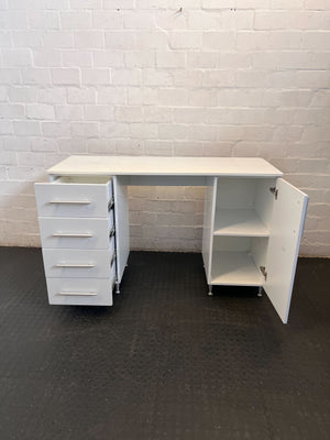 Sleek White Desk with Storage - Ideal for Office or Study ✨