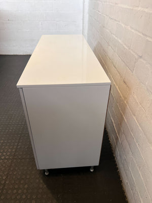 Sleek White Desk with Storage - Ideal for Office or Study ✨