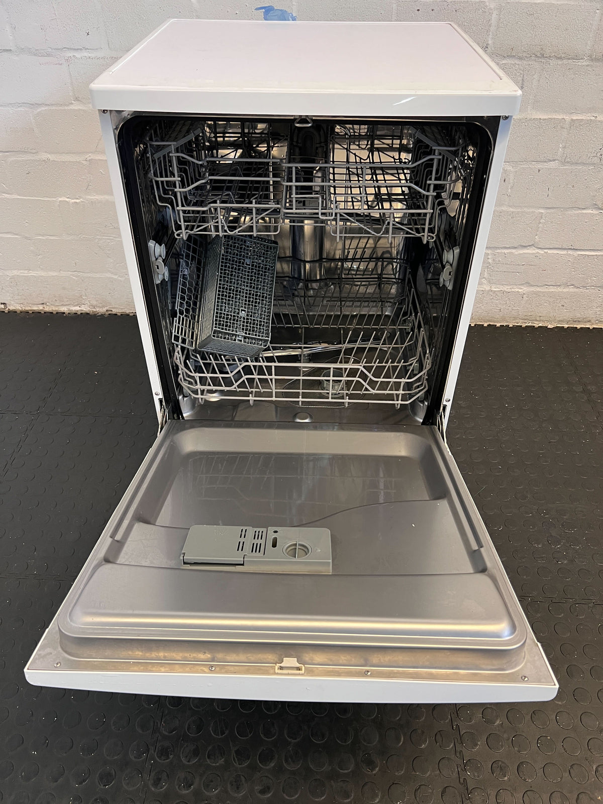 White Perfekt Dishwasher – Spotless Cleaning Every Time