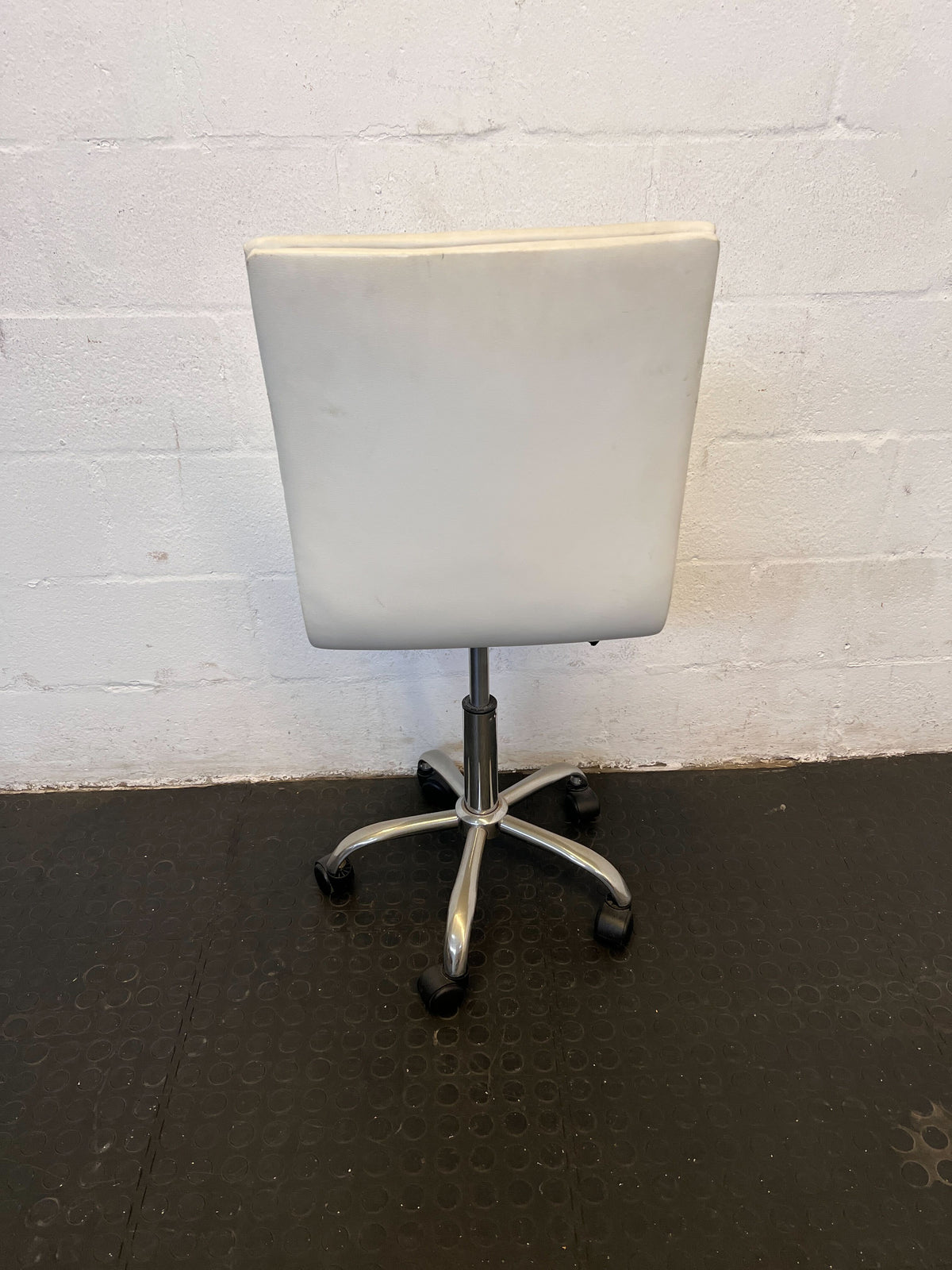 Sleek White Faux Leather Office Chair with Chrome Base – Minor Marks