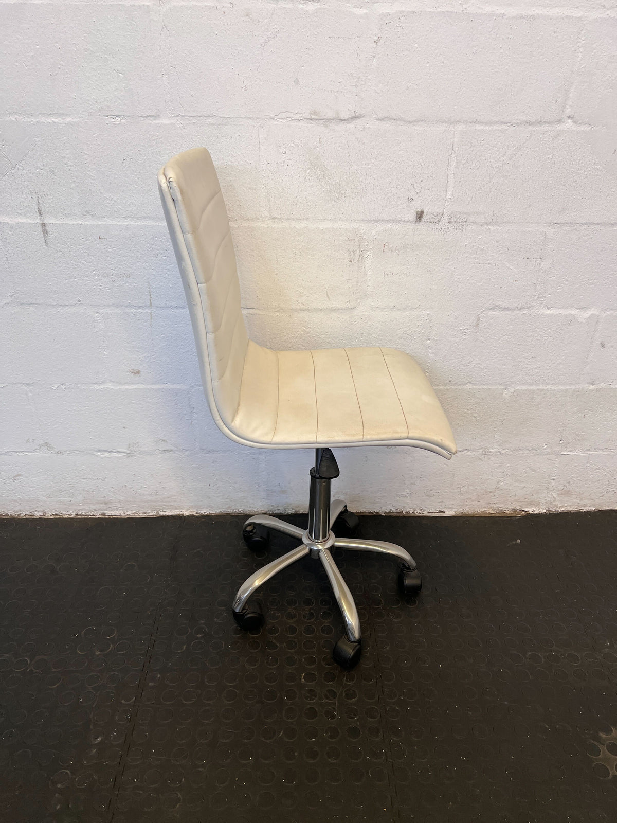 Sleek White Faux Leather Office Chair with Chrome Base – Minor Marks