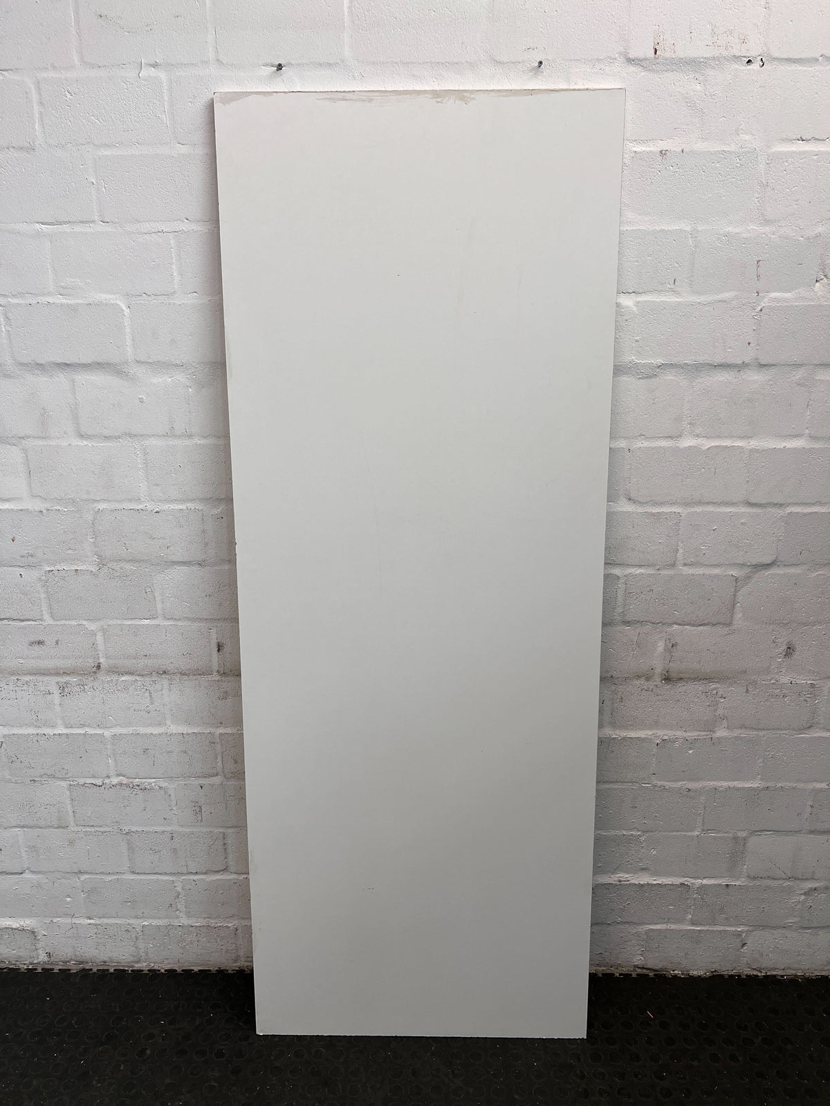 Sleek White Melamine Shelf Board – Minor Scratches