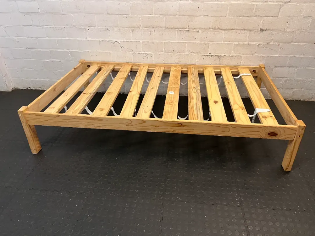 Solid Pine 3/4 Bed Frame — Mattress Marks and Dust S - 2ndhandwarehouse.com