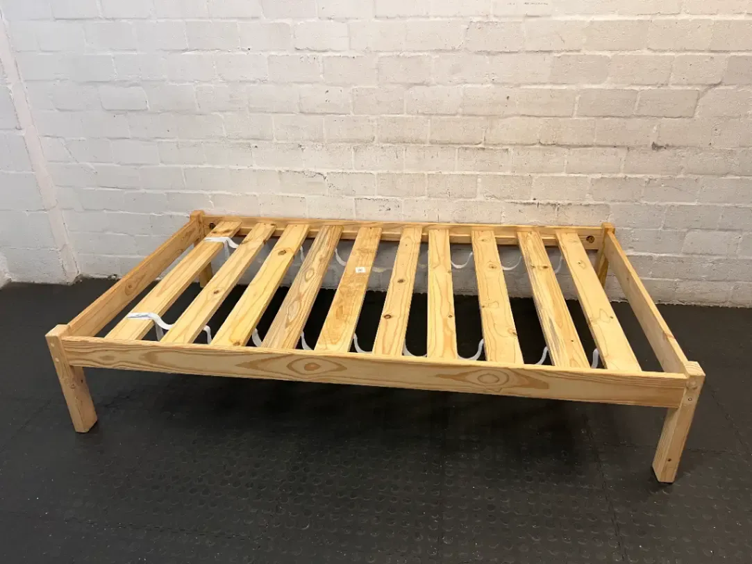 Solid Pine 3/4 Bed Frame — Mattress Marks and Dust S - 2ndhandwarehouse.com