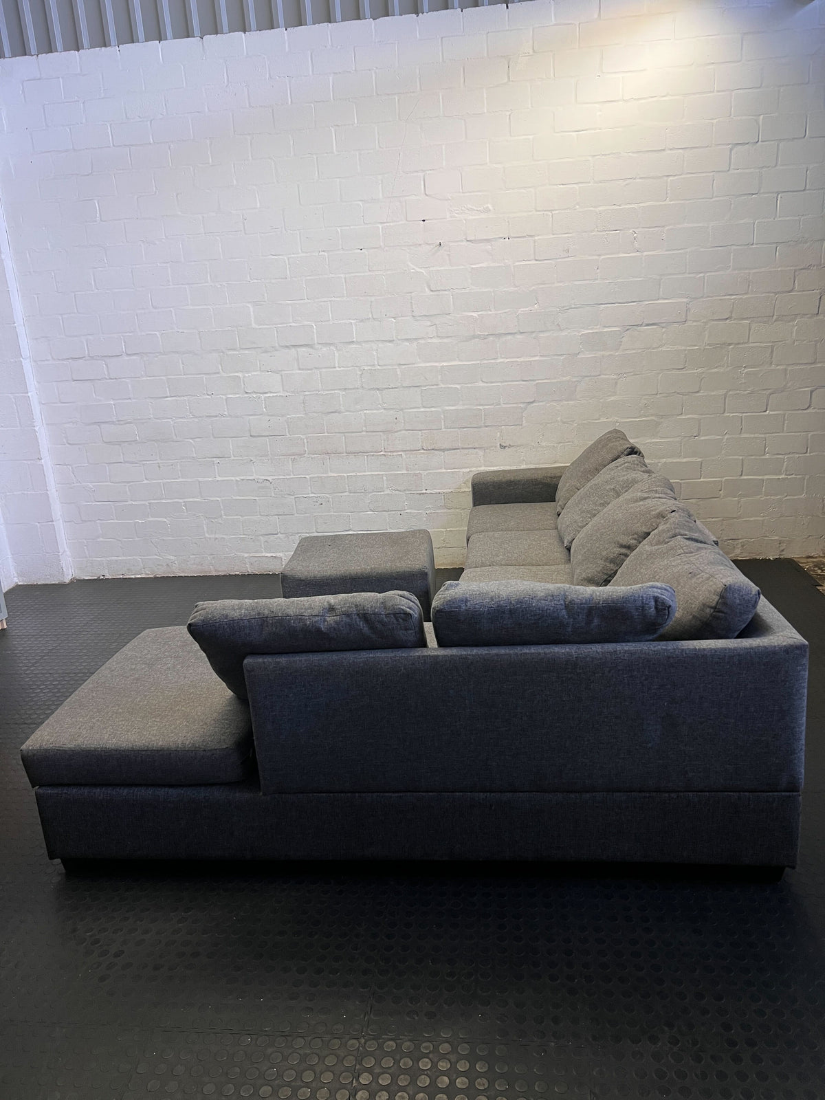 Spacious Grey Sectional Sofa with Ottoman