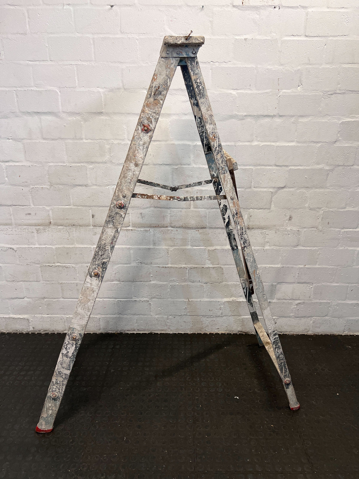 Sturdy 6-Step Aluminum Ladder with Minor Paint Stains