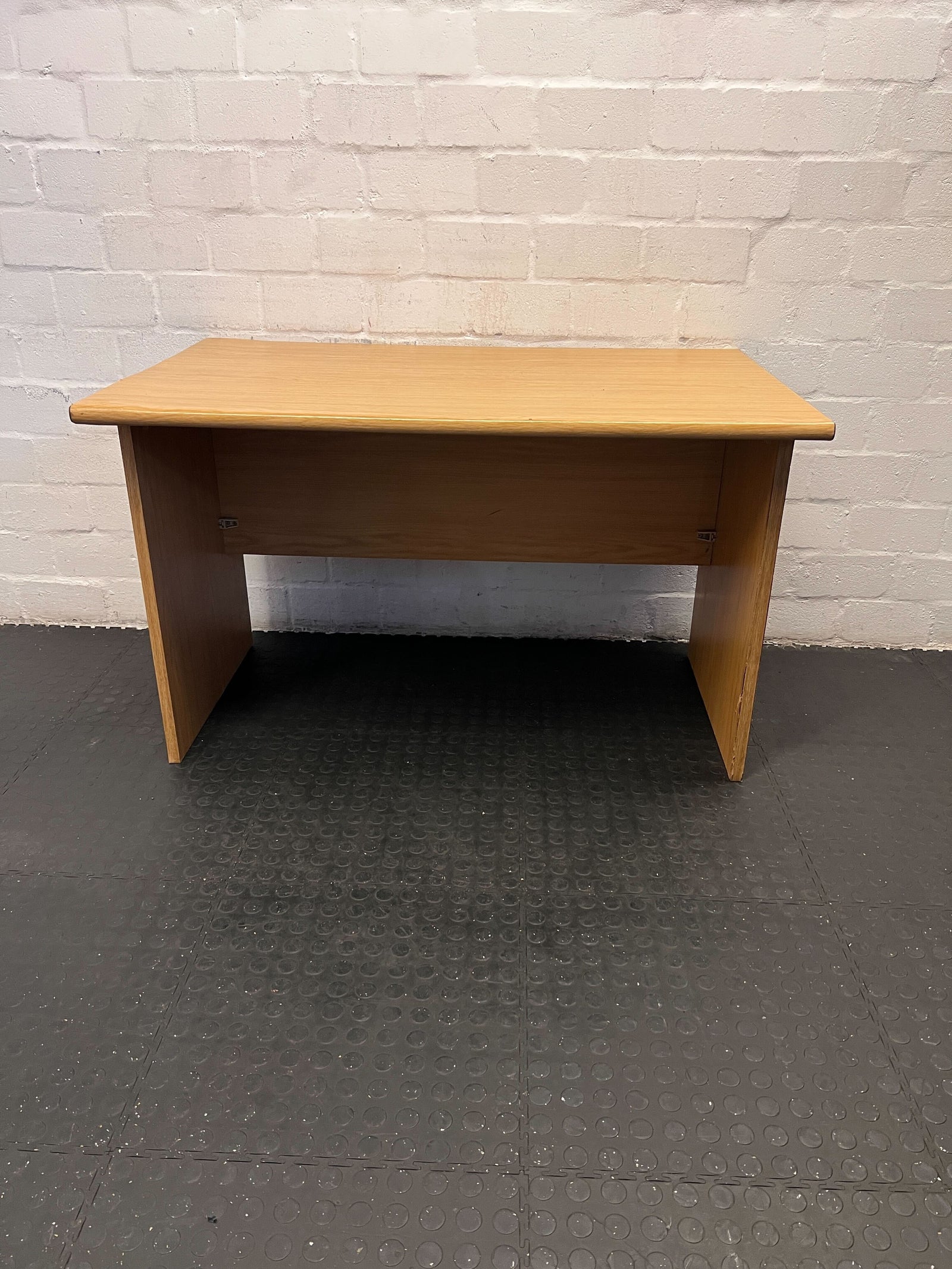 Sturdy Writing Desk – Light Oak Finish, Minimal Wear