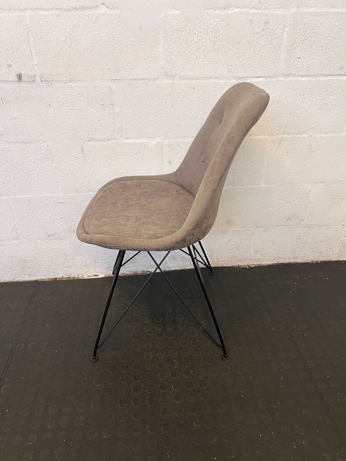 Stylish Beige Fabric Dining Chair with Black Legs – Minor Wear