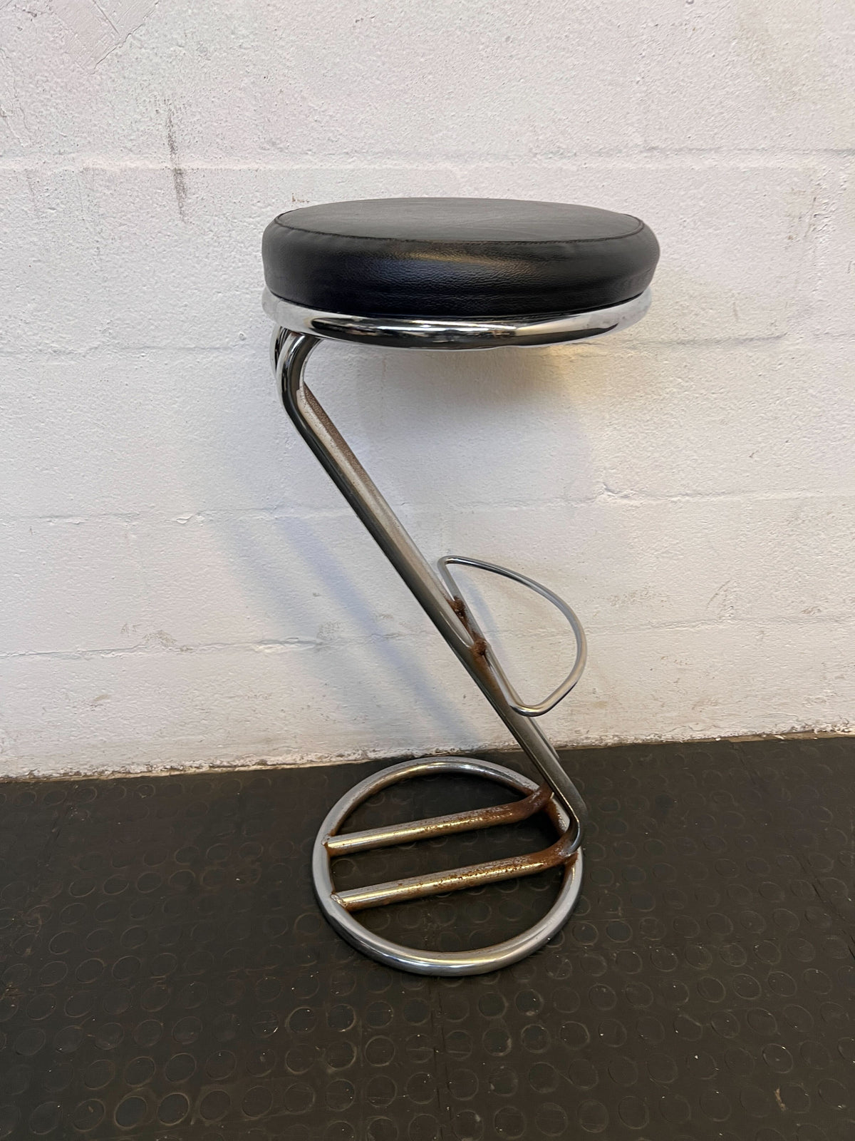 Stylish Black Leather Bar Stool with Chrome Base, Minor Wear - 2ndhandwarehouse.com