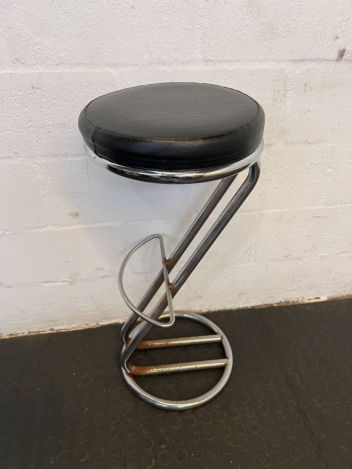 Stylish Black Leather Bar Stool with Chrome Base, Minor Wear - 2ndhandwarehouse.com