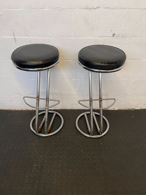 Stylish Black Leather Bar Stool with Chrome Base, Minor Wear - 2ndhandwarehouse.com