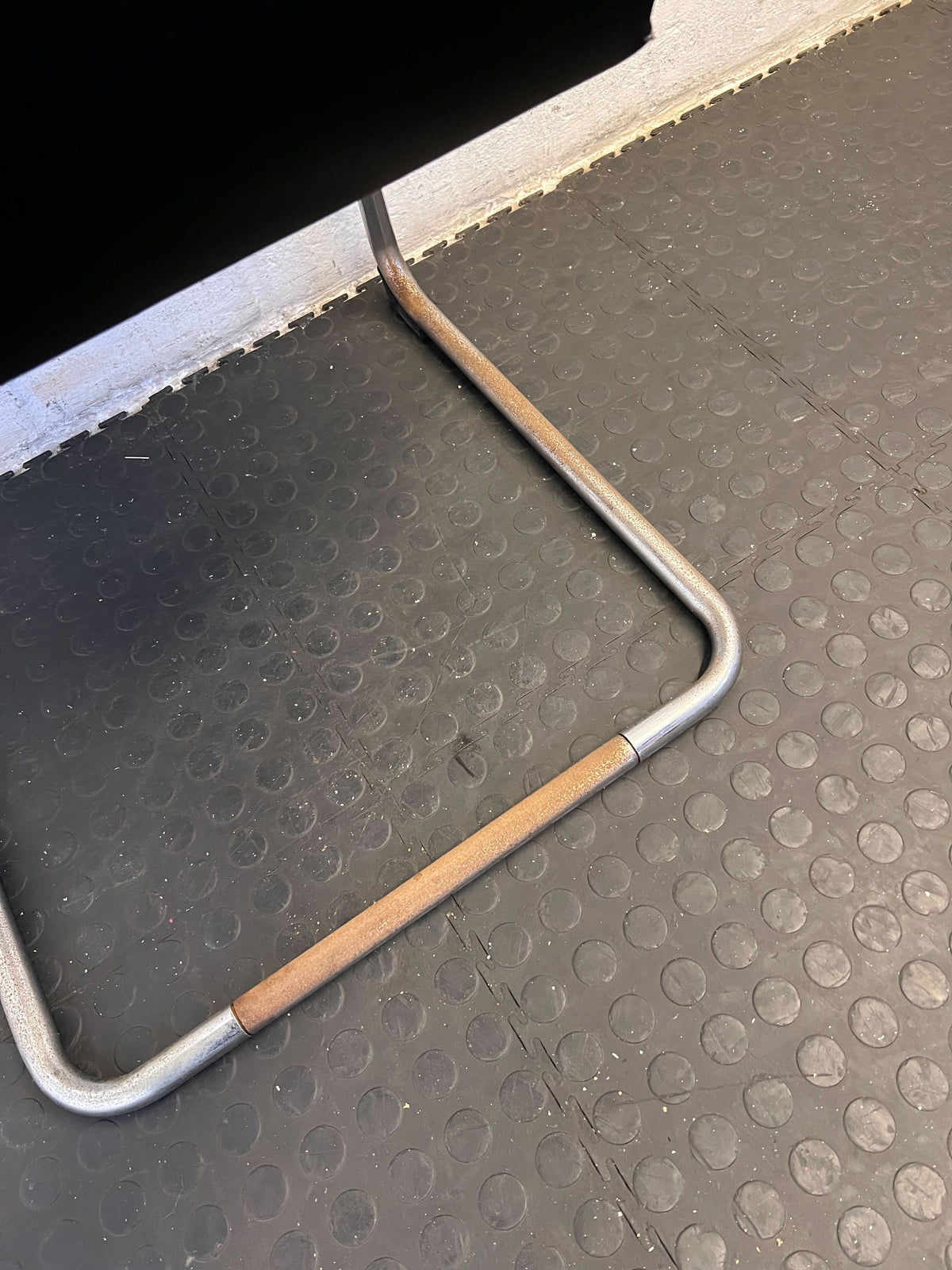 Stylish Black Leather Chair with Chrome Frame – Vintage Appeal Some Rust