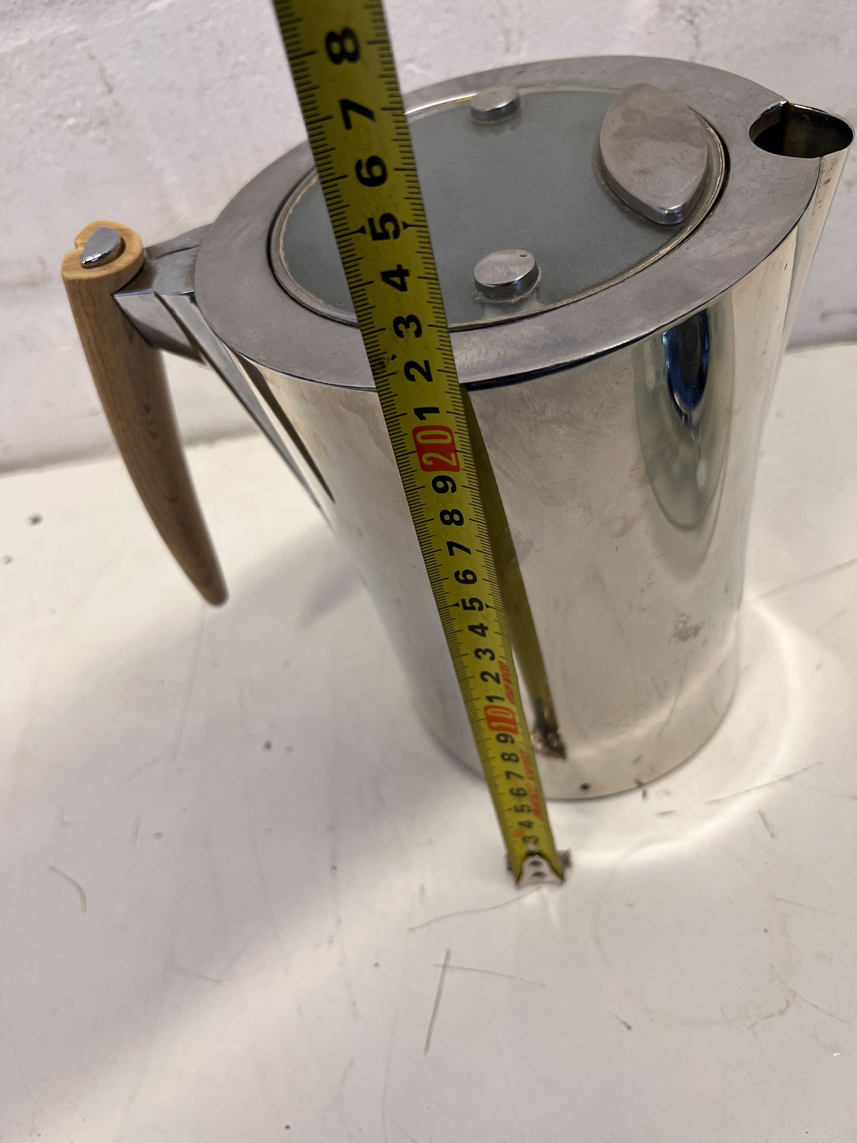 Stylish Chrome Russell Hobbs Electric Kettle – Minor Scratches