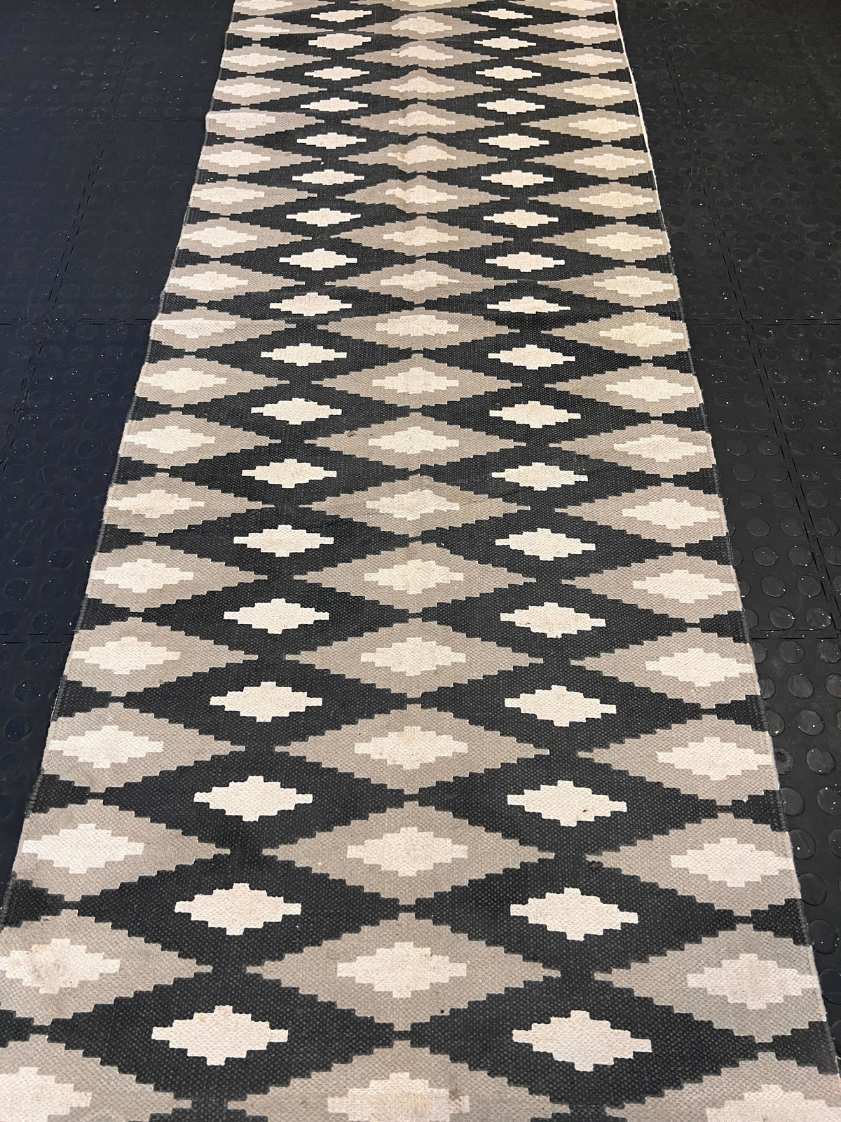 Stylish Geometric Pattern Area Rug - Beige & Grey - Soft Weave