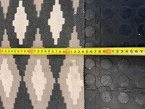 Stylish Geometric Pattern Area Rug - Beige & Grey - Soft Weave