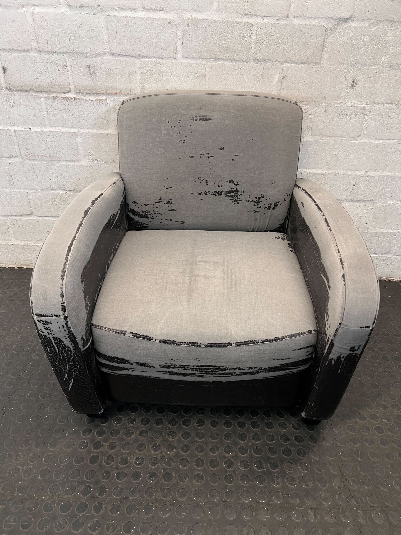 Stylish Gray Armchair with Unique Pattern – Minor Wear
