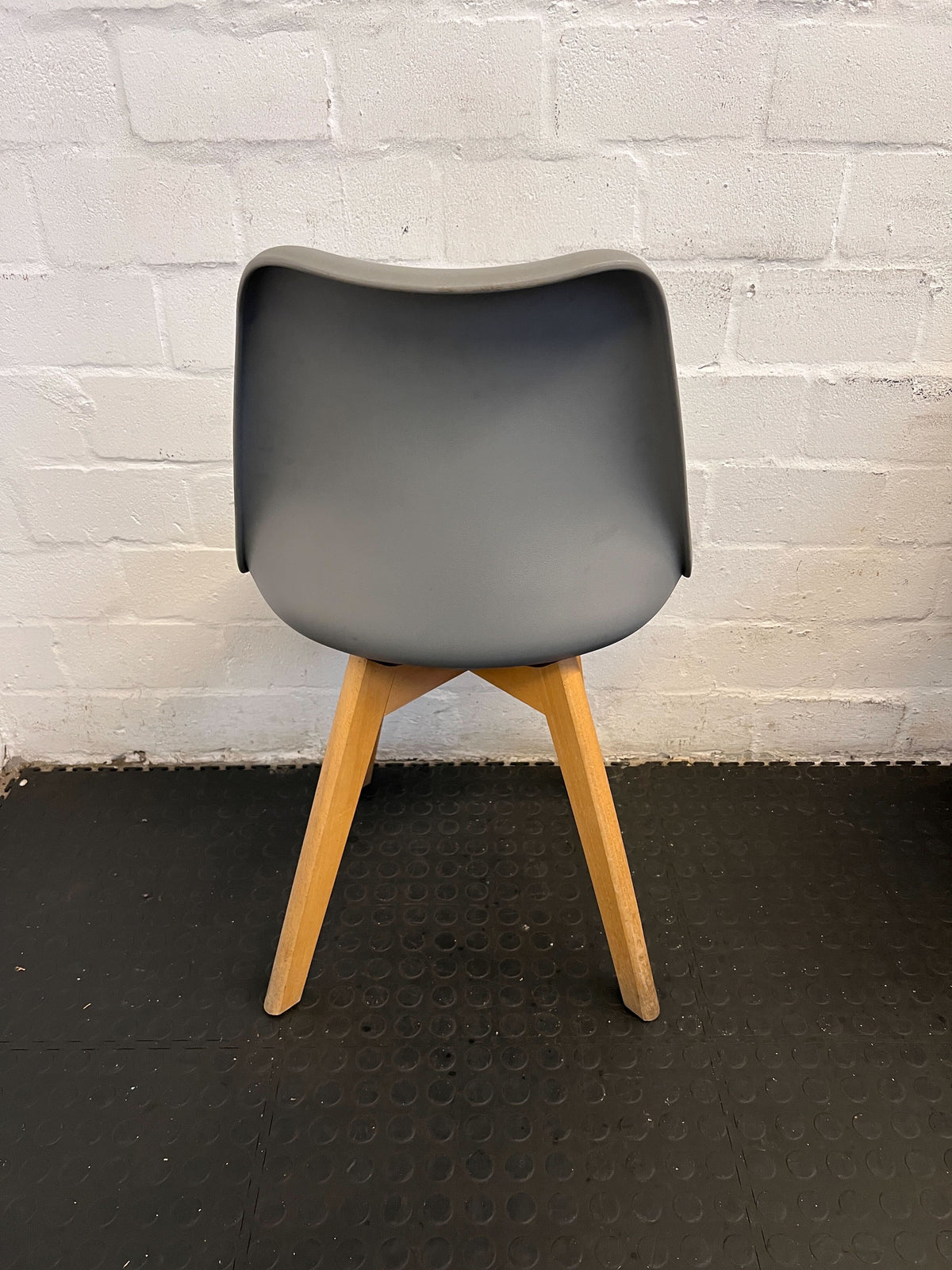 Stylish Grey Plastic Chair with Wooden Legs, Minor Wear - 2ndhandwarehouse.com