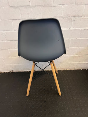 Stylish Grey Plastic Dining Chair with Wooden Legs – Minor Wear - 2ndhandwarehouse.com