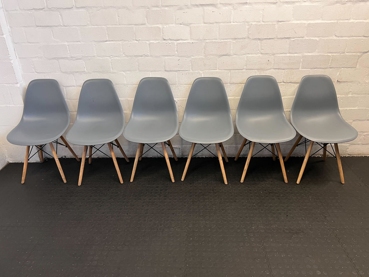 Stylish Grey Plastic Dining Chair with Wooden Legs – Minor Wear - 2ndhandwarehouse.com