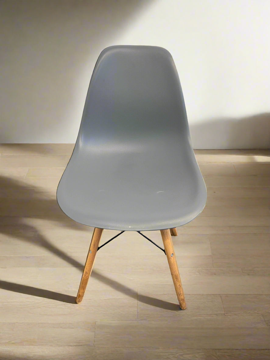 Stylish Grey Plastic Dining Chair with Wooden Legs – Minor Wear - 2ndhandwarehouse.com